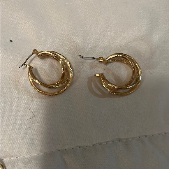 Jewelry - Elegant Gold Hoop Earrings